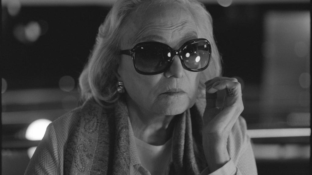 Dona Aurora verspielt ihr letztes Geld im Casino (Copyright: )
