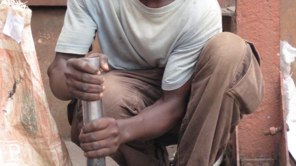 Zinnstampfer in Ruanda (Copyright: Rasmus Gerlach)