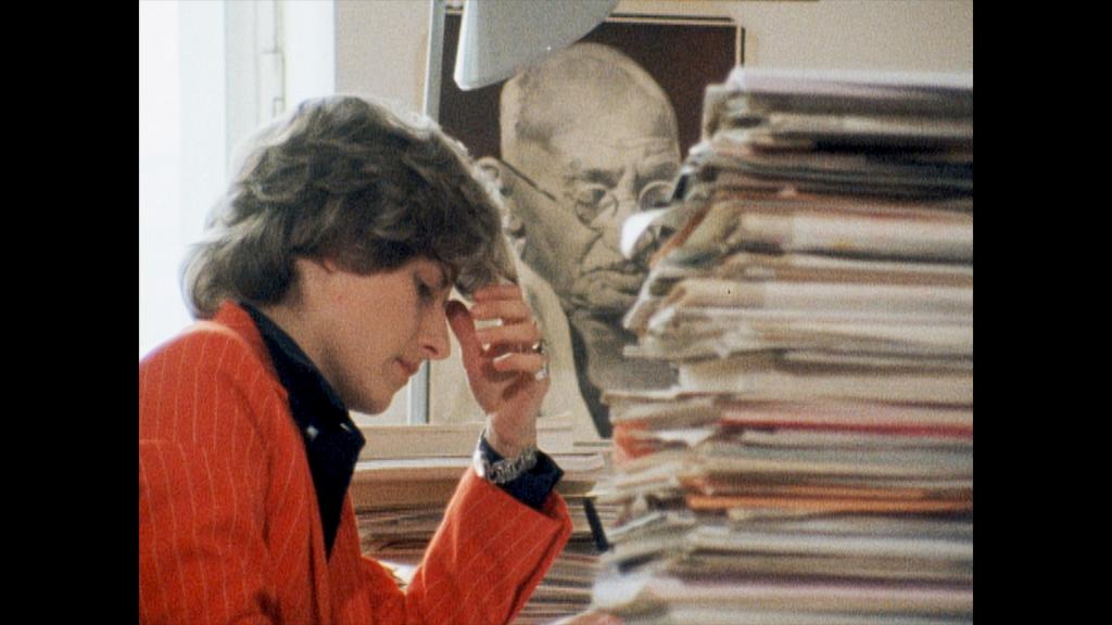 Petra Kelly im Büro Brüssel (Copyright: Bildersturm Filmproduktion)