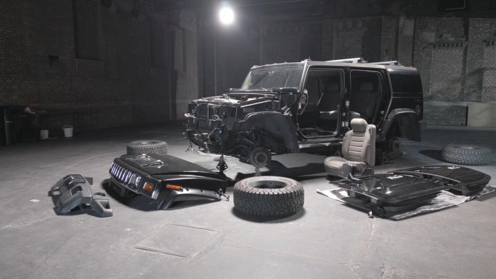 Hummer zerlegt (Copyright: Real Fiction Filmverleih)